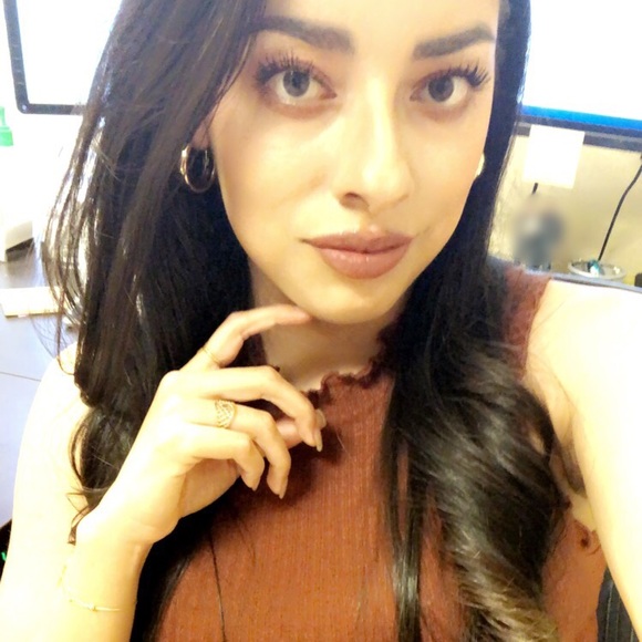 Meet your Posher, Andrea - Picture 2 of 2